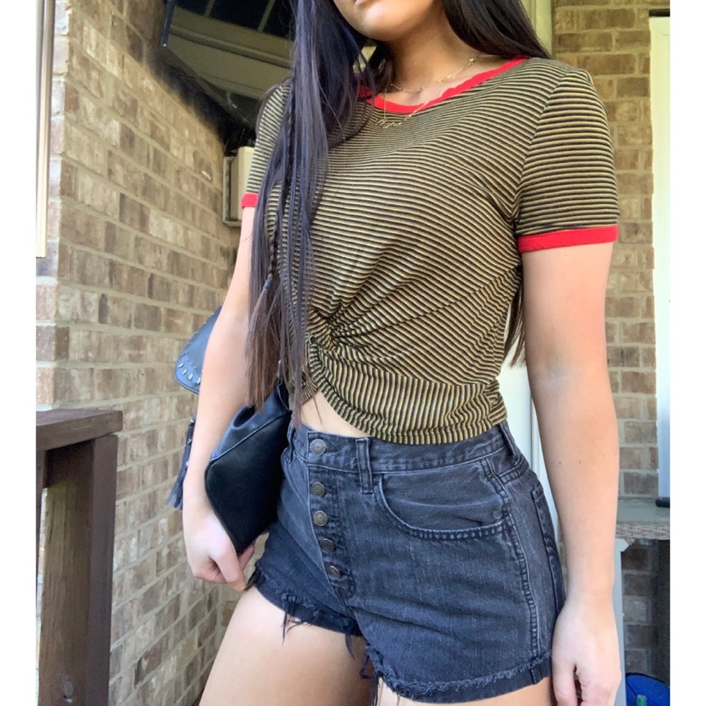 Gaze Knot Front Crop Top
